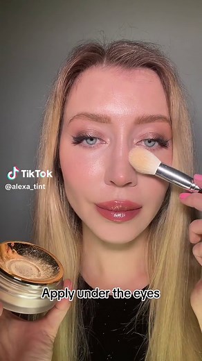 Luxe talc-free powders to create a filtered look #hourglass #hourglasspowder #hourglassambientlightpowder #hourglassambient #hourglasstranslucentpowder #hourglasssettingpowder #hourglasscosmetics #hourglassreview #bestpowder #powderfordryskin #settingpowder #undereyepowder