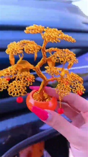 A small woven tree as big as a palm! It looks great anywhere and can be washed with water
