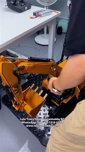 639K views · 8.3K reactions | The 1/14 Cat 374 hydraulic excavator is a beat, lifting it is a work out for sure, with multiple openable doors for that extra detail朗 #Toucanhobby #hydraulic #excavator #rc #rcworld #rclife #rcmodel #ScaleLife #rcexcavator | Toucanhobby RC Model | Facebook