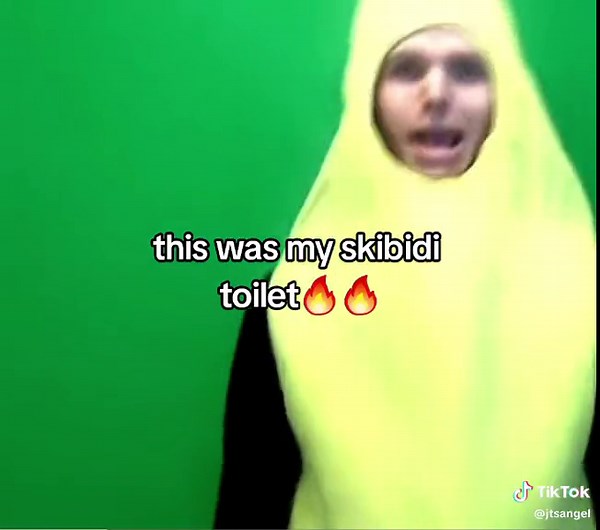 #banana #imabanana #imabananasong #bananasong #childhood #childhoodsong #skibiditoilet