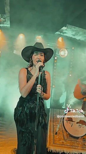 Présentation de Mélodie Pican avec Just Married Band