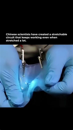 Chinese scientists have created a stretchable circuit that keeps working even when stretched a lot.