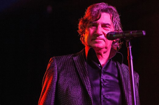 Country music singer fighting cancer returns to stage, ‘a blessing’