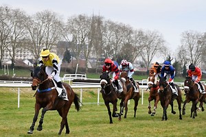 Les meilleurs jockeys de France se donnent rendez-vous à l'hippodrome des Gâteaux de Moulins
