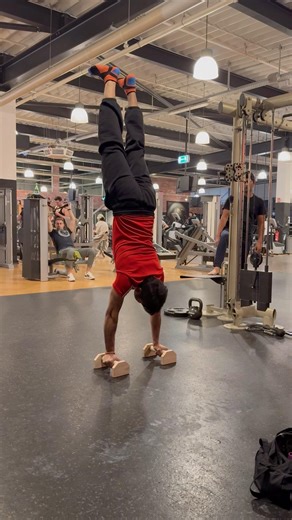 First time Hand stand without help #handstandworkout #calisthenics #motivation #balancefitness