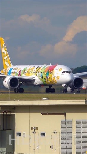 Gotta fly ‘em all to Singapore! ✈️✨ This Scoot Boeing 787-9 Dreamliner, decked out in its special Pikachu livery, is taking off on its journey to Singapore (SIN). 🇸🇬 Follow for more aviation content from around the globe 🌎 | HD Melbourne Aviation