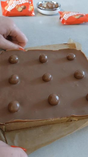 1.8M views · 15K reactions | No bake Maltesers bars #nobake #delicious #simplerecipes #dessert | barbhomekitchen | Facebook