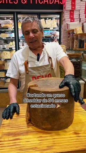Degustación de Queso Cheddar de 34 Meses en Mercat Villa Crespo