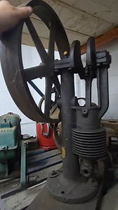 Our inverted compressor with counterbalance crank Time for a project! #project #compressor #iloveoldiron #restorationprojects #restoration #FLATBELT #flatbeltdriven Old Iron Emporium | Old Iron Emporium