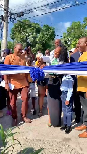 The moment we’ve been waiting for! Ashoka Road has officially been renamed as Shelly-Ann Fraser-Pryce Drive! History in the making legacy unfolding before our eyes. #PocketRocket #Waterhouse #Legacy | Shelly-Ann Fraser-Pryce