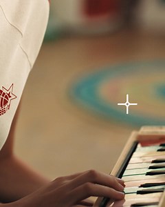 Faire le bien, ça fait tellement de bien. Alors, recouvrez bien les piles boutons avec du ruban adhésif avant de les rapporter dans un point de collecte Bebat. Vous éviterez ainsi tout court-circuit. 💚 🔋 | Bebat