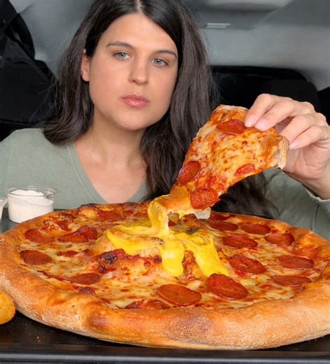 Domino’s volcano pepperoni pizza 🍕 Full video on my YouTube ~ link in bio #mukbang #asmreating #pizza #food
