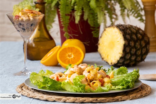 Receta de ensalada tropical, con piña, un clásico fácil del verano con toques ochenteros