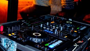 Reprises de chansons : quand les artistes recyclent d'anciens tubes