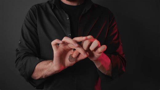 Revealing step-by-step these easy coin tricks to impress everyone