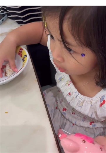 Pinter bgt nyam-nyam sendiri❤️❤️ #lily #princesslily #ranaima #raffinagita1717 #rayyanza