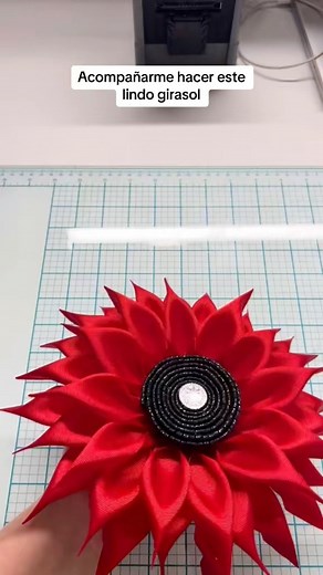 100K views · 1.9K reactions | Tutorial cómo hacer este hermoso girasol  | Manitas Creadoras Flores de papel | Facebook
