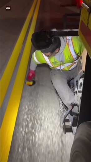Why Are Worker Install Road Reflector In Night🌃