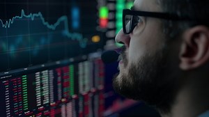 Trader Working Computer Screen Stock Charts 库存影片视频（100% 免版税）1089782067 | Shutterstock