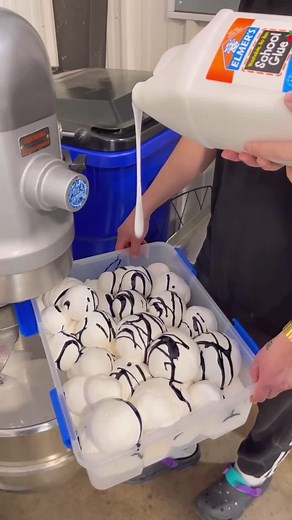 Making a Huge Batch of Tiffany’s Frosting in Our New Mixer