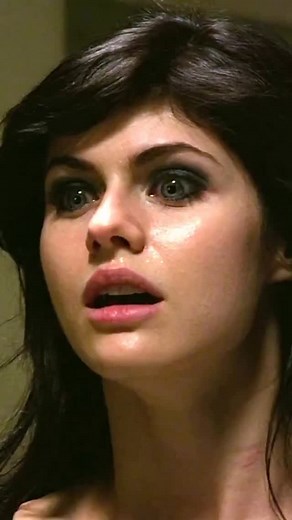 ‎Reza4am | فیلم و سریال‎ on Instagram‎: "😰☠️ 🎥 فیلم کشتار با اره‌برقی تگزاس (Texas Chainsaw 3D) 🎭 ژانر: ترسناک, اسلشر 📅 محصول: 2013 آمریکا 🕔 مدت زمان: 1h 32m ✓ امتیاز فیلم 📊 کاربران (IMDb): 4.8/10 🍅 منتقدین (Rotten Tomatoes): 19% 📉 متاکریتیک: 31% 👔 کارگردان: John Luessenhop 🌟 ستارگان: Alexandra Daddario, Dan Yeager, Trey Songz, Tania Raymonde, Scott Eastwood 🎬 خلاصه داستان هیثر میلر، زنی جوان، متوجه می‌شود که از مادربزرگش ملکی در تگزاس به ارث برده است. او همراه دوستانش به آنجا سفر می‌