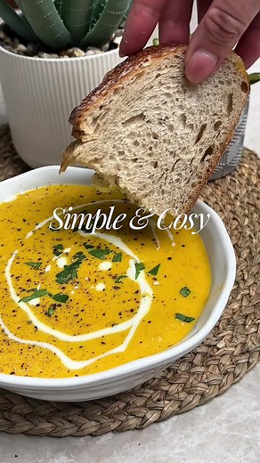 Delicious Carrot, Apple & Citrus Soup for Cosy Season