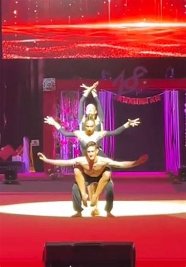 Recordáis de quién era la increíble voz con la que cerramos el #Euskalgym2024 #euskalgym #gala #tuvozmesuena #gimnasia