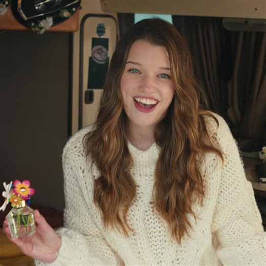 An intense and captivating fragrance with banana blossom accord, jasmine extract and amber notes. | Marc Jacobs Fragrances | Facebook