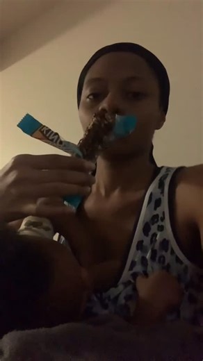 Numii💙 on Instagram: "#keepgoing #keepposting #progressisprogress #milkymama #natural #breastisbest #humanmilkforhumanbabies #liquidgold #humanmilk4humanbabies #momswhomilk #lovingsupportmakesbreastfeedingwork @kindsnacks #melaninmilk #savetheboobs #freethenips #normalizebreastfeedinginpublic #normalizebreastfeeding #mamacow #milkingmachine #darkchoclate #snacks #nourishment 🤱🏽🤱🏽🤱🏽"