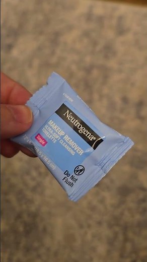 My Honest Review: Neutrogena Makeup Remover Wipes Singles