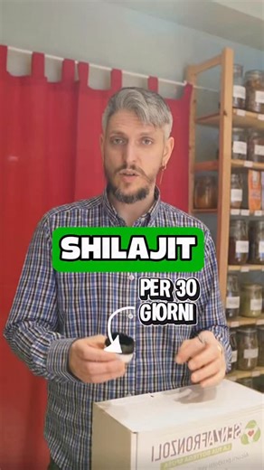 Senza fronzoli Italia on Instagram: "Ma cosa succede davvero al tuo corpo se assumi Shilajit ogni giorno per 30 giorni? Ecco alcuni degli effetti di questo “oro nero” dell’Himalaya • ⚡ Livelli di energia e focus mentale. • 💪 Recupero muscolare e performance fisica. • 📉 Riduzione dello stress e stanchezza cronica. Ricorda :consulta sempre il tuo medico prima di iniziare qualsiasi integrazione. #shilajit #vitalità #salute #energía #minerali"
