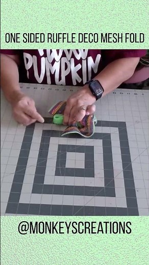 One Sided Ruffle Deco Mesh Fold: Tutorial #decomesh #petalperfection