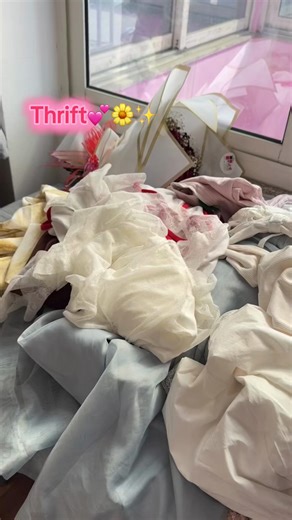 Trendy Thrift Finds: Shop Unique Pieces Online✨