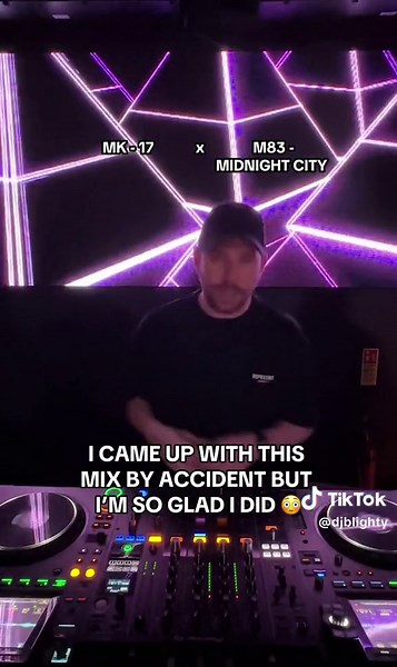 17 x Midnight City Mashup | MK x M83
