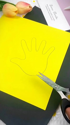 Creative Craft Idea: Making a Duck Using Your Child's Palm Prints