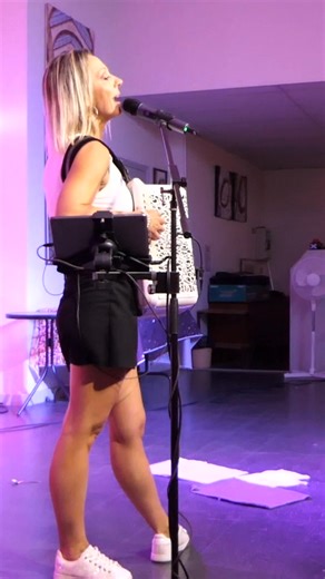 574K views · 9.6K reactions |  Siffler sur la colline… version bal,...