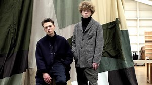 ■紐約工裝品牌 Engineered Garments 嶄新聯名刷毛系列■ 新品上市👉 https://s.uniqlo.com/33hpD4g 經典不對稱剪裁！工裝經典設計與Lifewear美學完美相結合的系列單品！ 10/10 秋冬全新 Engineered Garments 聯名刷毛系列新品限量上市 NT$790起👉 https://s.uniqlo.com/33hpD4g #UNIQLO #UNIQLOTAIWAN #LifeWear簡約更顯不凡 #UNIQLOEngineeredGarments ＊中性風格男女皆適穿。 ＊刷毛無領開襟外套、刷毛開襟外套僅限明曜百貨旗艦店、西門店、ATT4FUN信義店與網路商店販售。 | Uniqlo Taiwan