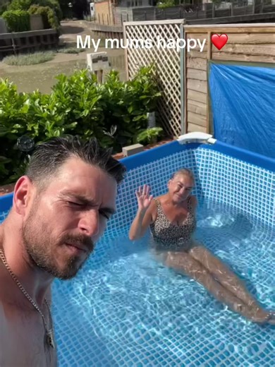 #mumsoftiktok #swimmingpool #intexpool #love #elaine #paddy