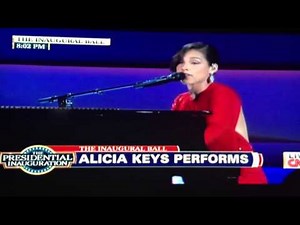 Alicia Keys Sings 'Obama's on Fire'