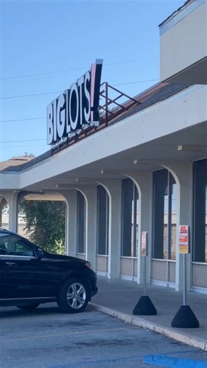 7.8K views · 50 reactions | Blow Molds are my favorite Christmas Decorations   #christmasdecor #blowmold #christmastree #christmasdecoratingideas #goodwilloutlet #goodwillbins #thrifthaul #thriftfinds #thriftwithme #sidehustles #reseller #resell #resale #poshmarkreseller #mercarireseller #mercari #whatsold #ebayseller #thrifting #thriftatx #atx #goodwill #shopmycloset #resellertips #wildandalmostfree #midlifefunphase | Wild and Almost Free | Facebook