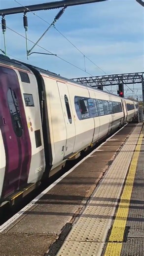 lumo class 222 002 leaves Crewe
