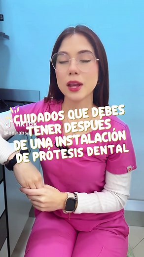 🦷✨ Cuidar de una prótesis dental removible es fundamental para mantener una buena salud bucal y prolongar su vida útil. En este video te contamos algunos consejos para su cuidado. 💧🛁 Recuerda que siguiendo estos cuidados, ¡podrás disfrutar de tu prótesis y mantener una sonrisa saludable! 😊💖 Si tienes dudas específicas, ¡pregúntanos! 👇 Teléfono ☎️ 04123307777 #SaludBucal #PrótesisDental #SonrisaSaludable #dentista #HigieneOral
