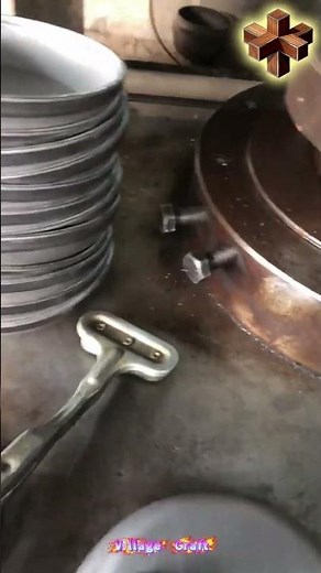 超爽快！巨大プレス機が一撃で円形アルミ合金板を完璧なアルミ合金皿に成形、変形が芸術的すぎる！🔨✨