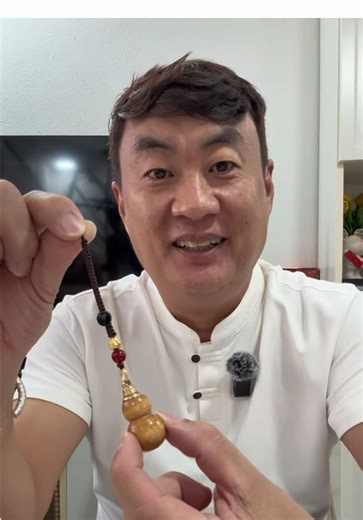 Peach Wood Feng Shui Lucky Gourd Pendant Keychain