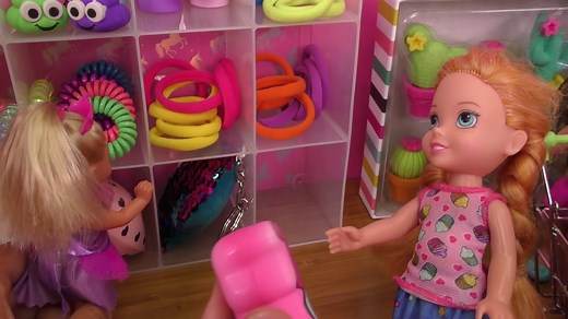 Shopping ! Elsa and Anna toddlers buy from Claire's store - Barbie