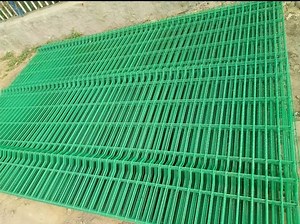 [Hot Item] Yaqi PVC Coated Airport Triangle Bending Welded Wire Mesh Fence
