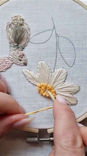 Cute and beginner friendly flower embroidery💛 #embroidery #tutorial #diy #handmade #art #craft