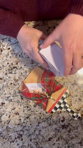 My spreading knives are in, just in time for gift giving. Perfect for employee gifts, family and friends. Bulk and wholesale pricing available. DM me for details #christmas #christmasgiftideas #holiday #holidaygiftideas #cheeseboard #cheeseboardsofinstagram #handpainted #oneofakind #shopsmall #shopsmallbusinesses #local #local business #rochester #rochesterny | Joette's Boutique