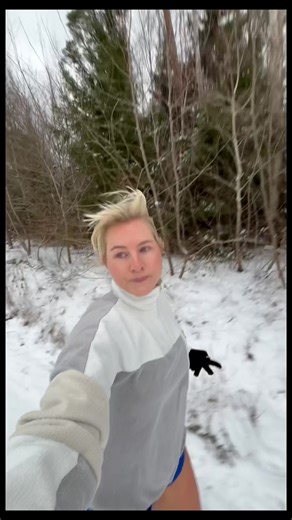 *Running errands*😅🏃‍♀️📦 Ran to pick up a parcel and really enjoyed it because I wasn’t running for time, I just soaked up being outside in the snow❄️ Ended up running farther than planned, so it turned into such a win-win! #runnergirl #winterrunning #run #running #winterrun