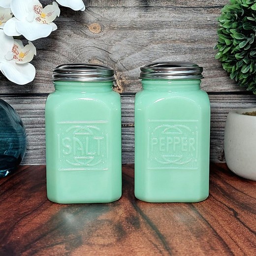 Jadeite Green Glass Salt & Pepper Shaker Set, LRG - Depression Style, Vintage Style Milk Glass, Retro, Farmhouse Kitchen, Jade Jar, Cooking - Etsy